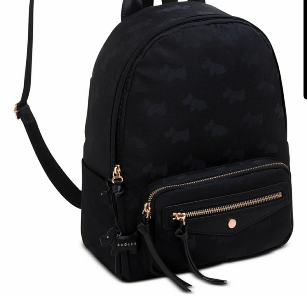 Zip around backpack 🎒